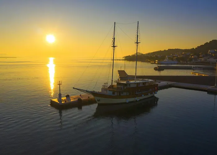 By The Sea Tkon, Pasman - 341 *